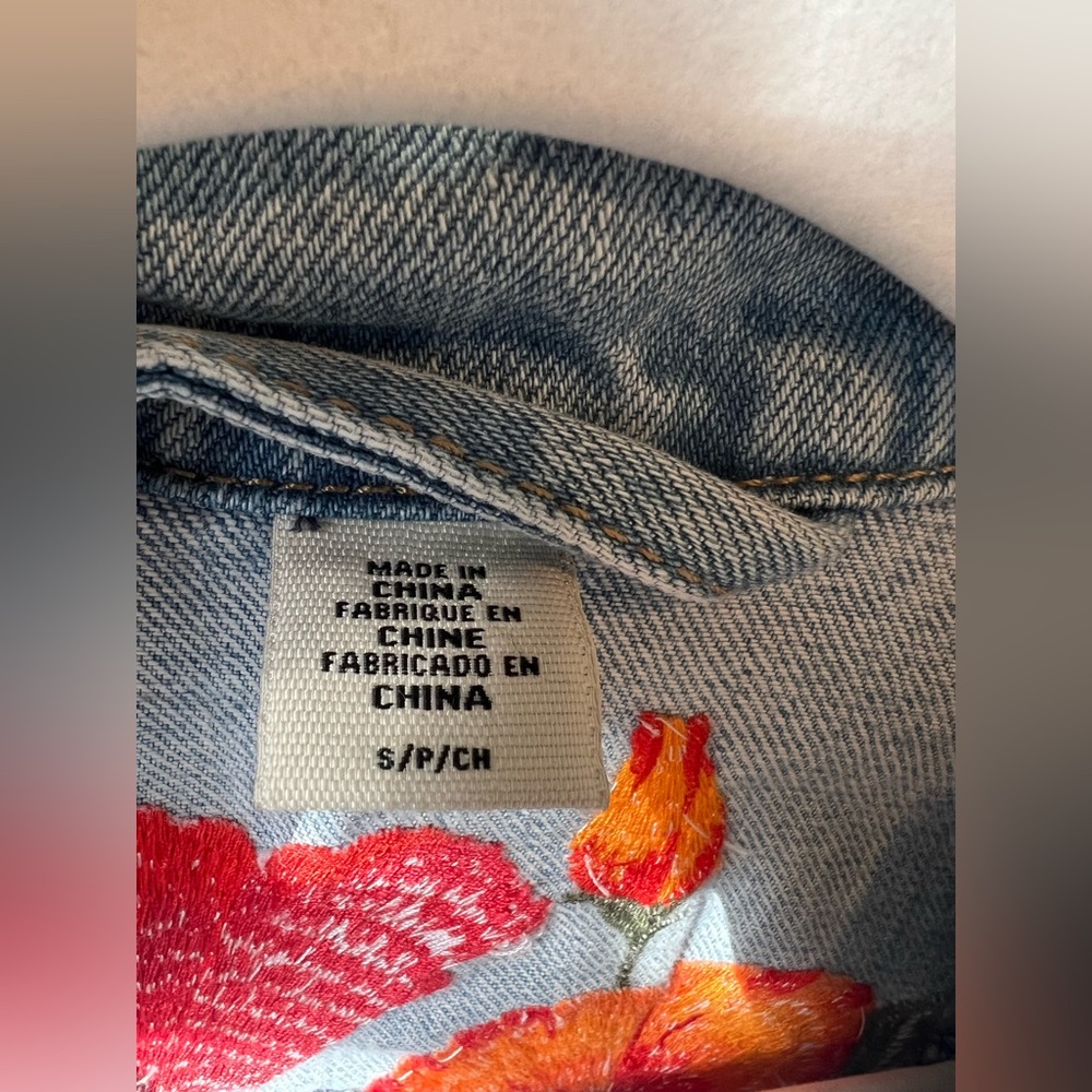 Levi's Denim Jacket with Floral Embroidery - Picture 12 of 15